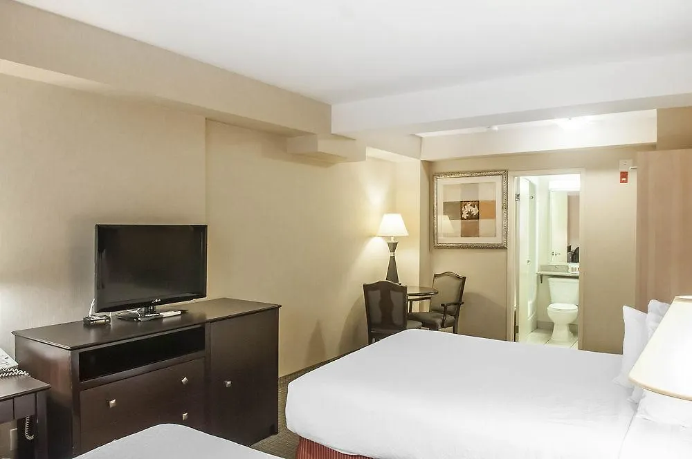 Econo Lodge Inn & Suites Downtown Toronto