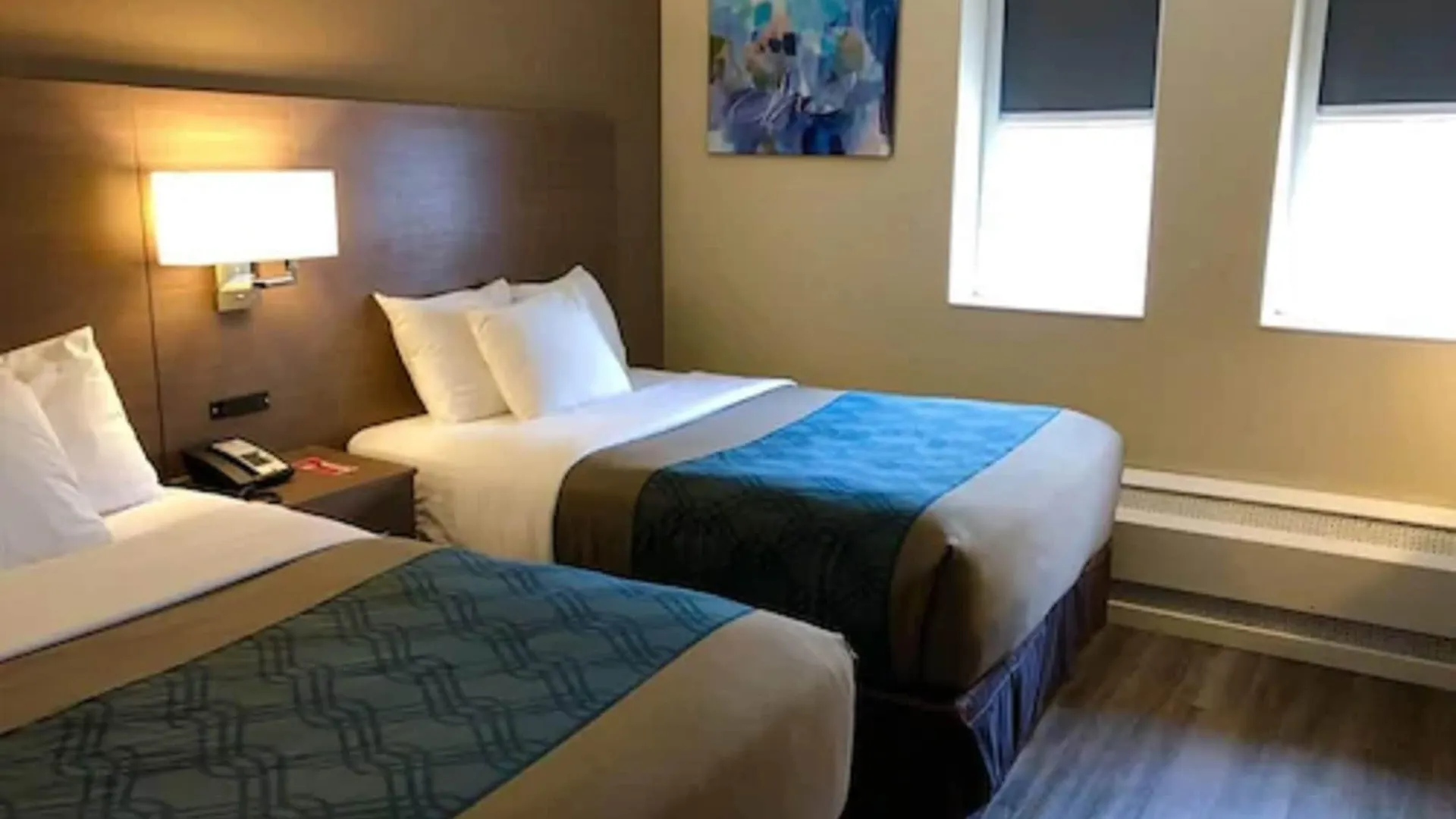 Econo Lodge Inn & Suites Downtown Toronto Hotel