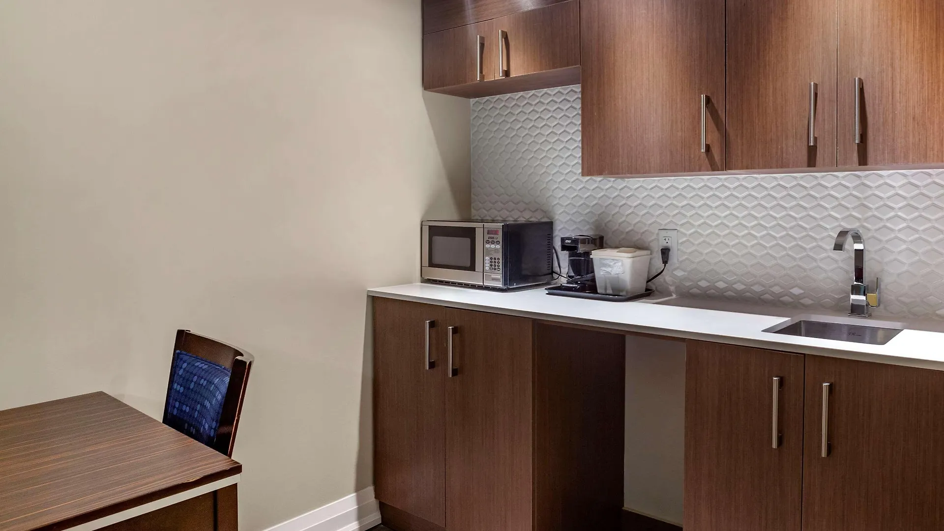 Econo Lodge Inn & Suites Downtown Toronto Canada