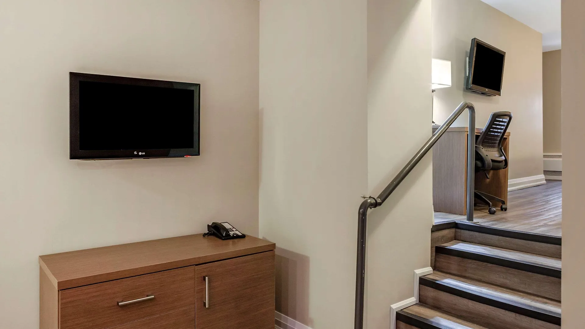 Econo Lodge Inn & Suites Downtown Toronto