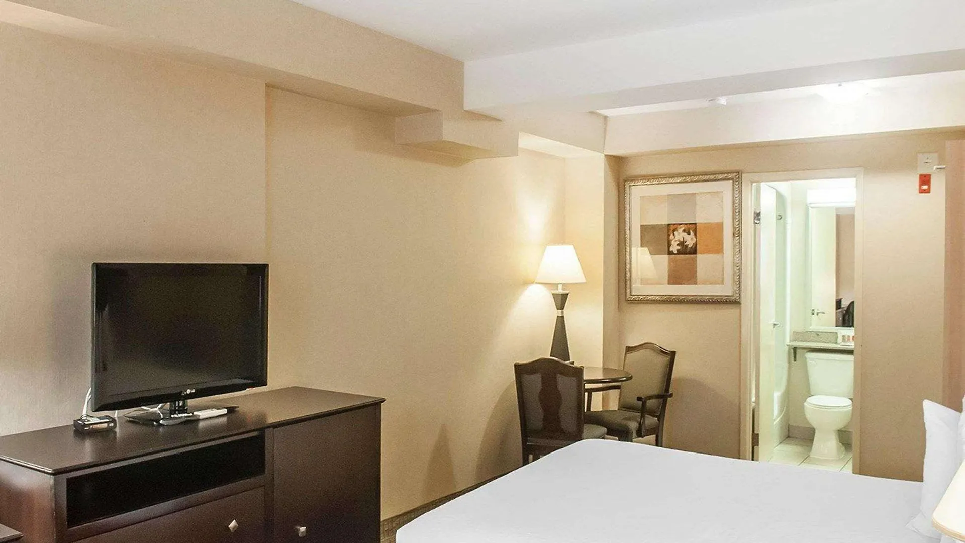Hotel Econo Lodge Inn & Suites Downtown Toronto