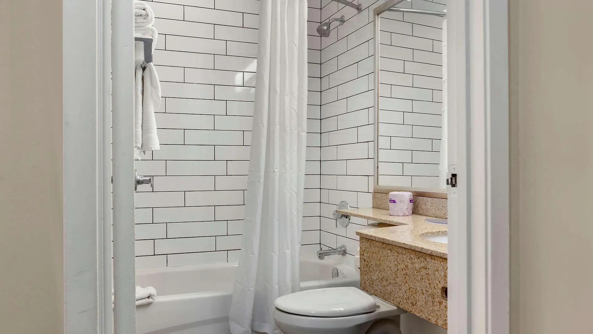 Econo Lodge Inn & Suites Downtown Τορόντο 2*,  Καναδάς