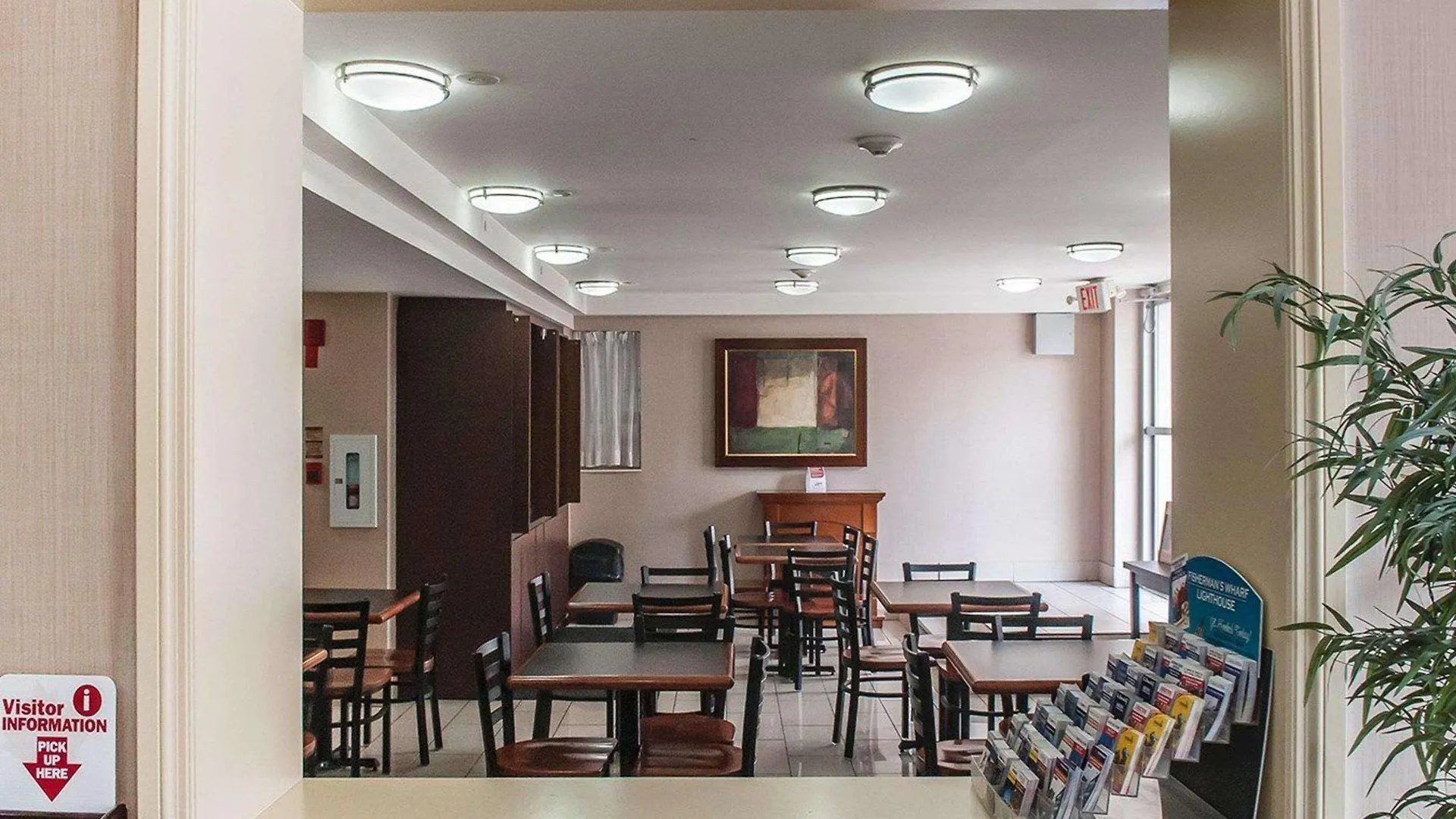 Econo Lodge Inn & Suites Downtown Toronto Hotel