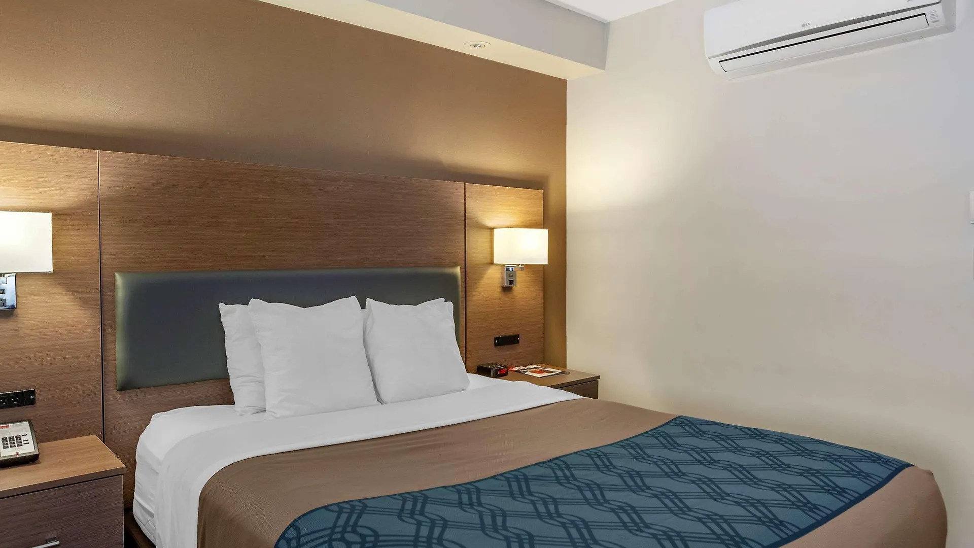 Econo Lodge Inn & Suites Downtown Τορόντο 2*,  Καναδάς