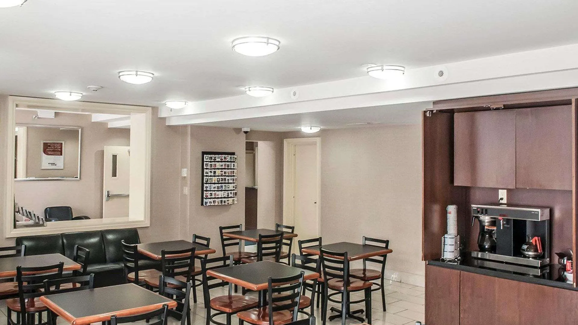 Hotel Econo Lodge Inn & Suites Downtown Toronto