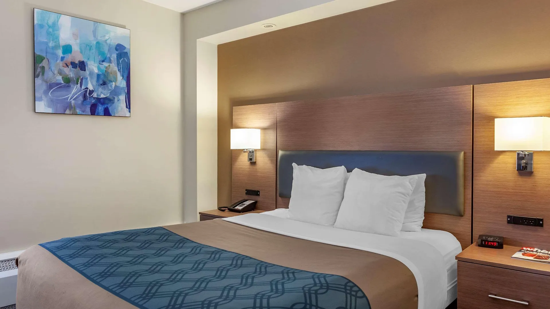 Econo Lodge Inn & Suites Downtown Toronto 2*,  Canada