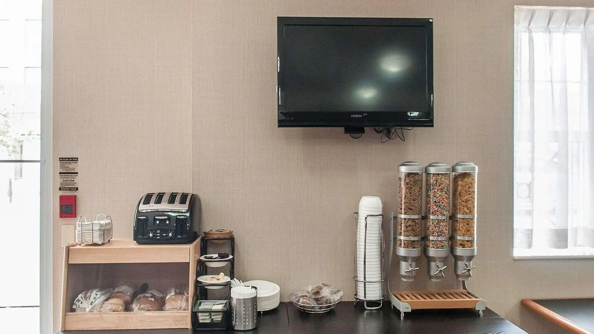 Econo Lodge Inn & Suites Downtown Toronto 2*,  Canada