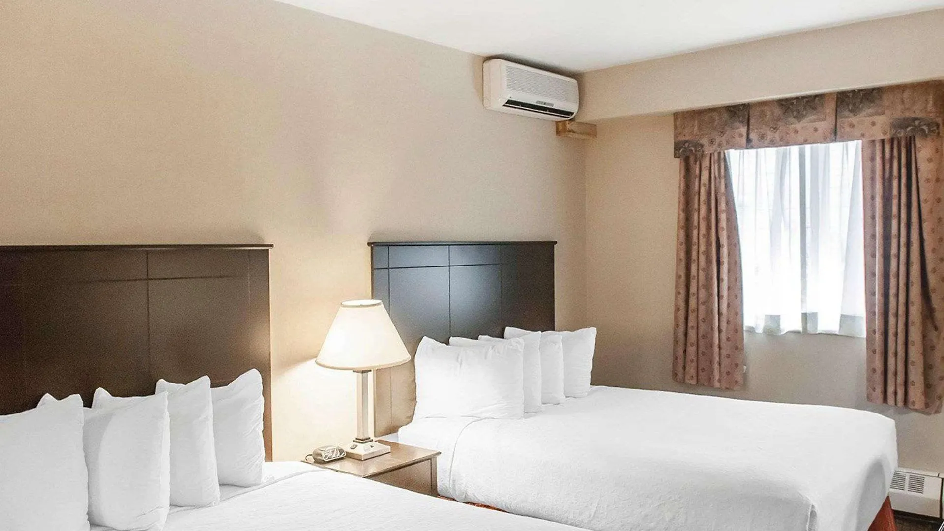 Hotel Econo Lodge Inn & Suites Downtown Toronto