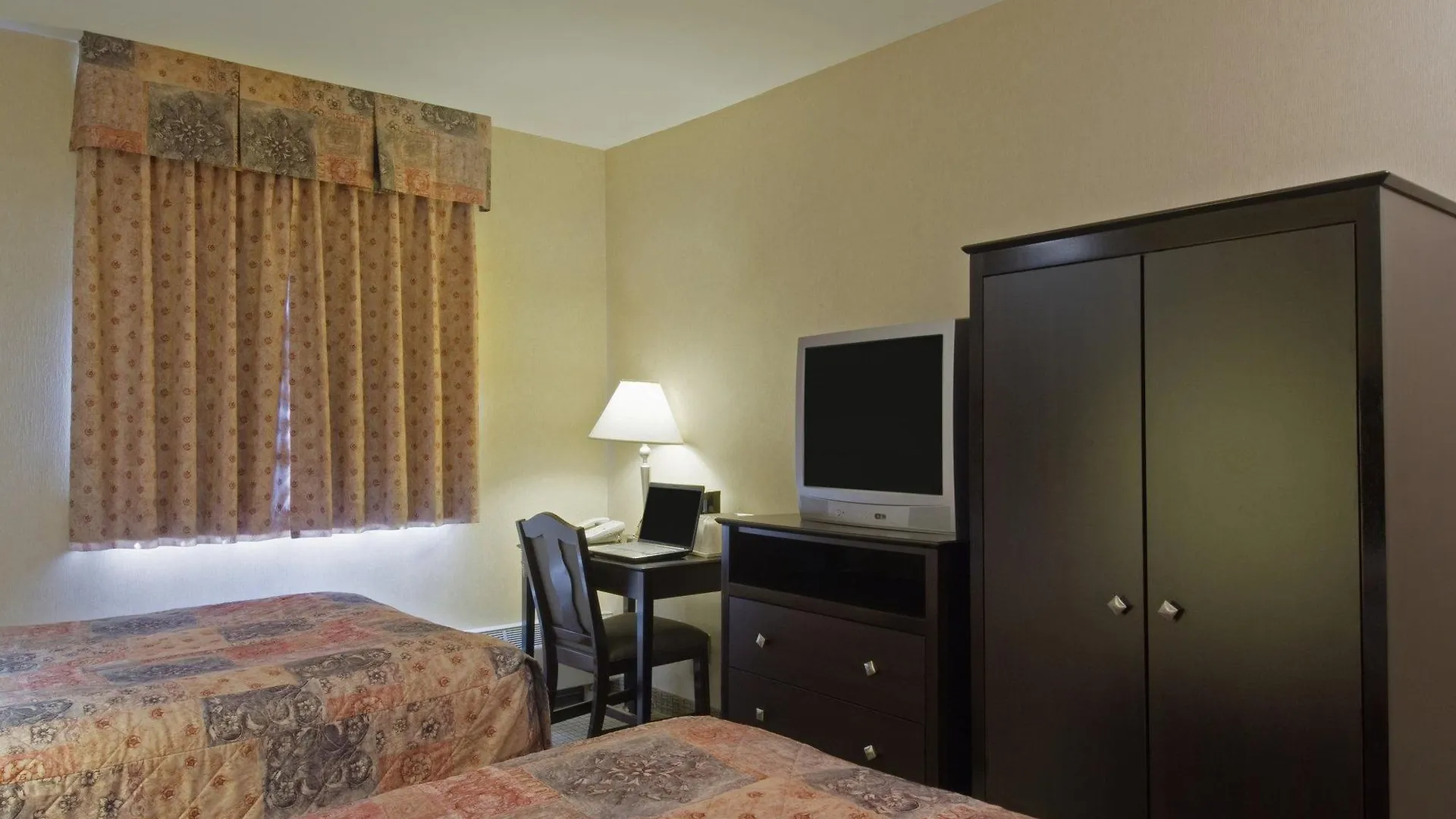 Econo Lodge Inn & Suites Downtown Toronto
