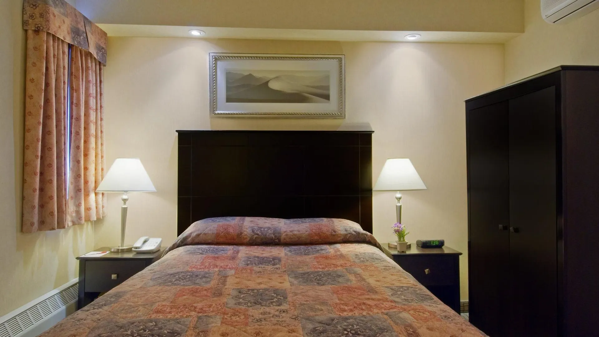 Hotel Econo Lodge Inn & Suites Downtown Toronto