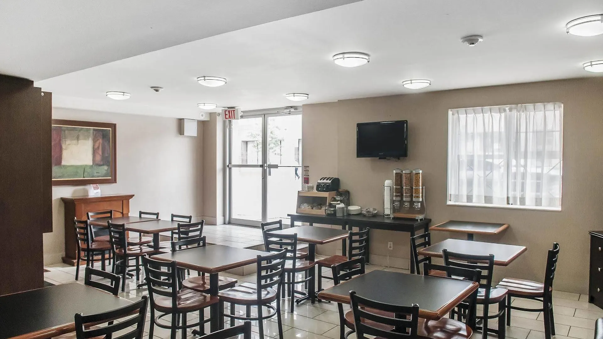 Econo Lodge Inn & Suites Downtown Toronto