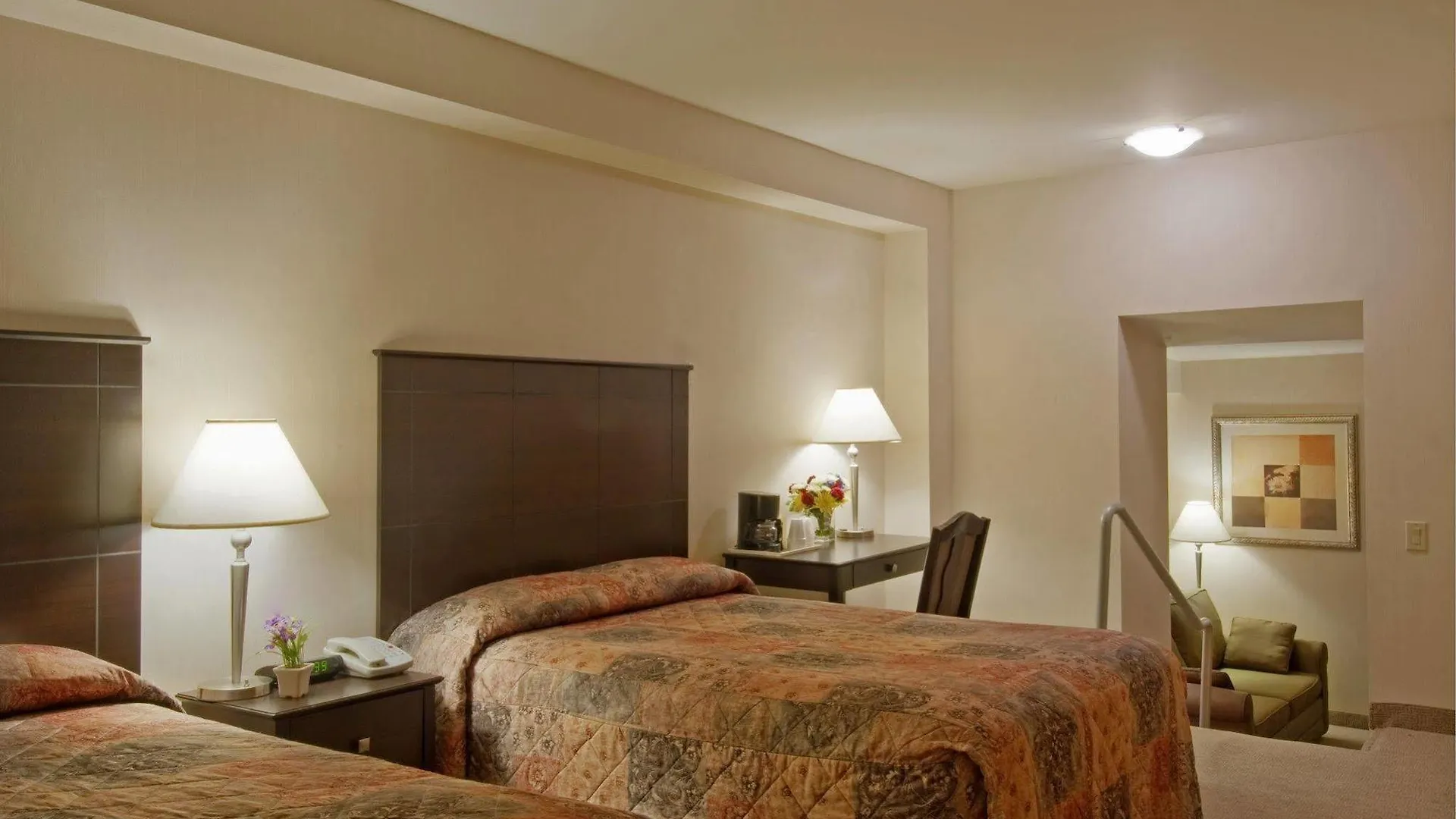 Econo Lodge Inn & Suites Downtown Toronto Hotel